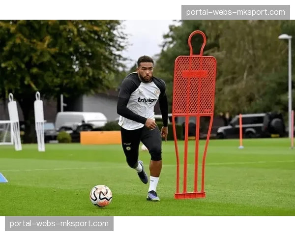 特写：伤愈复出，切尔西后卫里斯·詹姆斯重回训练场