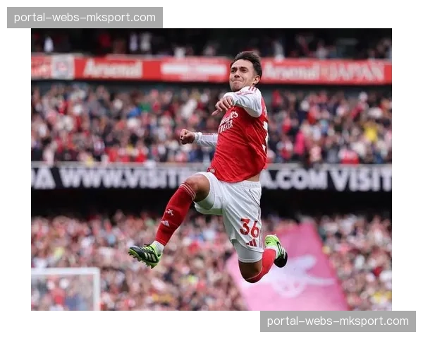 转会传闻:为补强中场硬度,曼联球探现身欧冠赛场考察皇家社会中场苏维门迪 转会传闻:为补强中场硬度,曼联球探现身欧冠赛场考察皇家社会中场苏维门迪